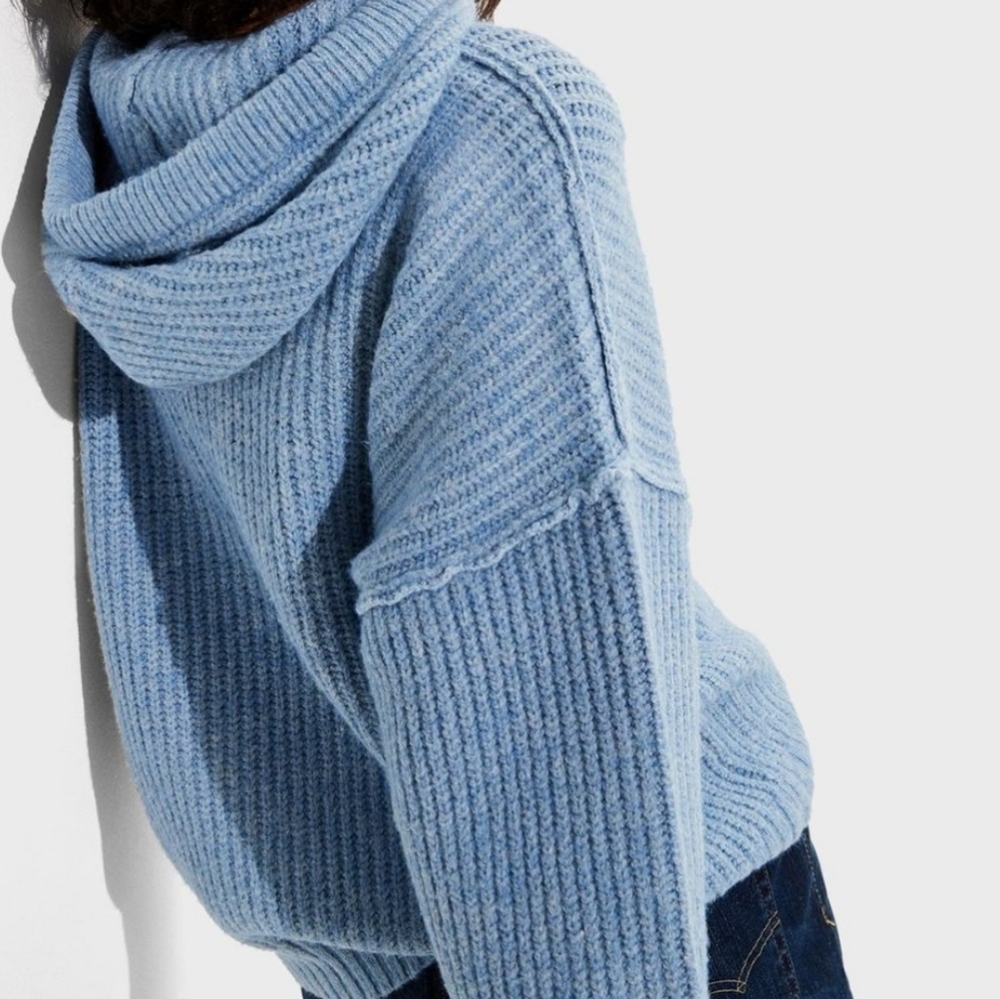American Eagle Sweater Chunky Oversized Hoodie in Dusty Blue W/ Kangaroo Pocket - Picture 2 of 9